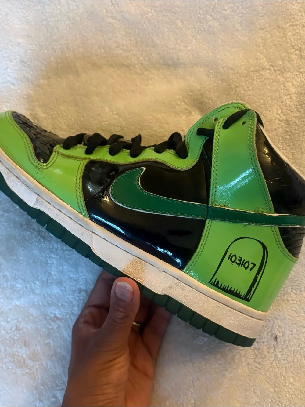 Nike Dunk High Halloween Tombstone